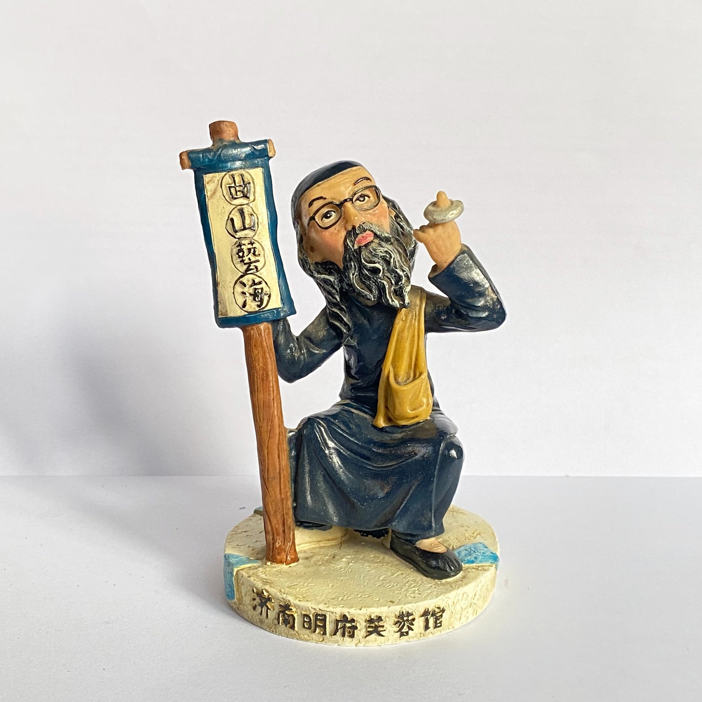 Elegant Chinese Resin Decoration – Artistic Home Touch
